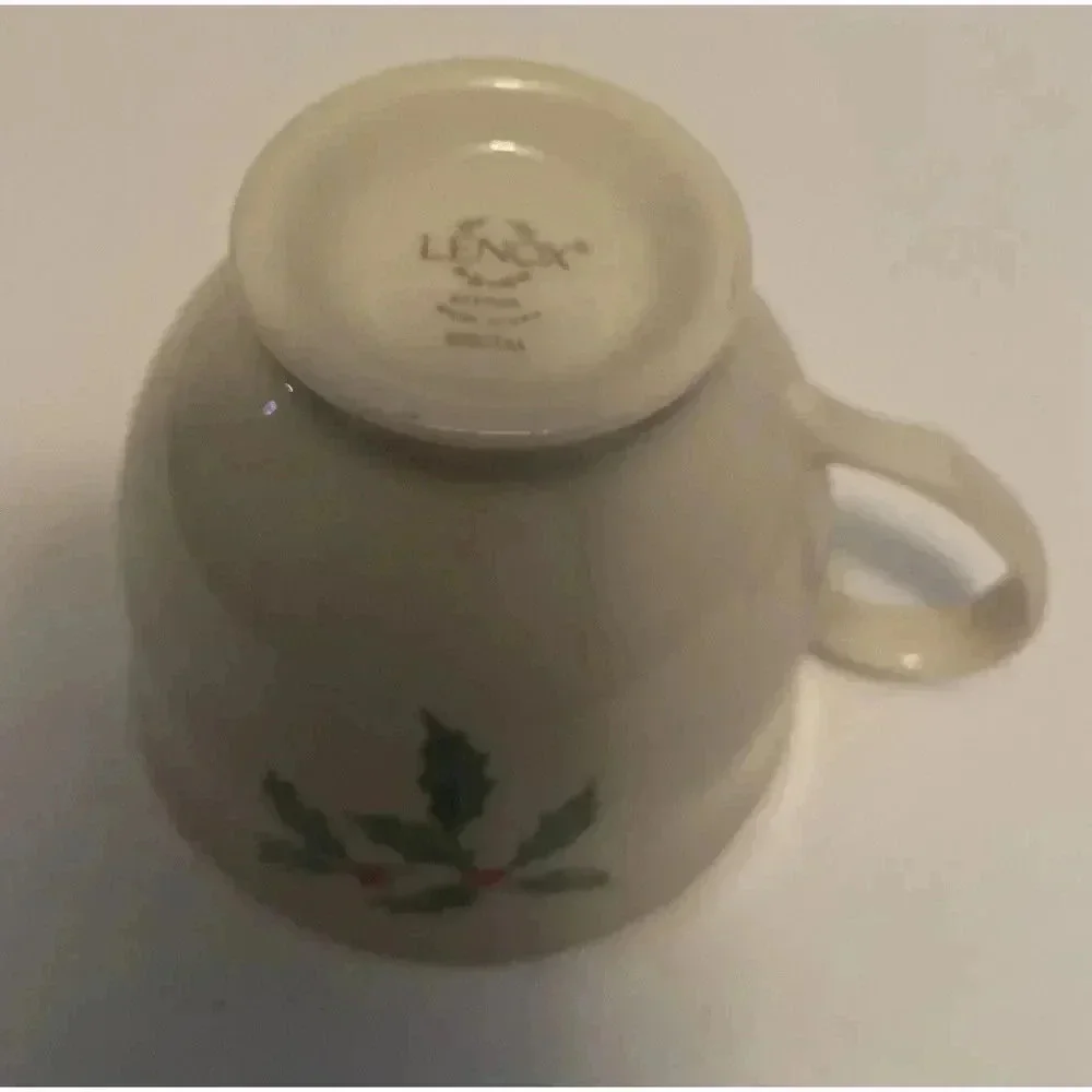 Lenox Holiday Holly Special Christmas Cup‎ and Saucer Coffee  Porcelain Ivory